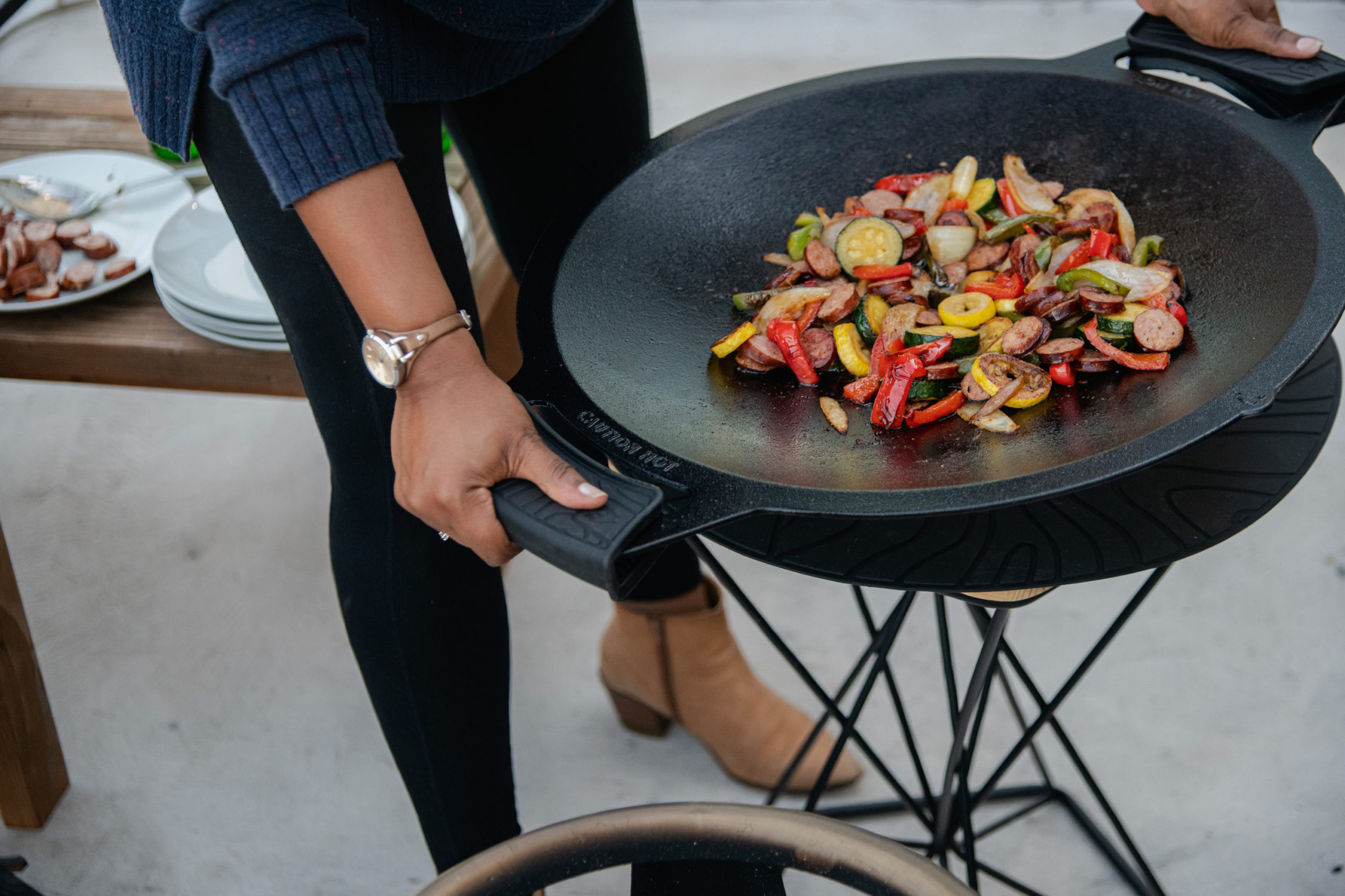 https://blog.solostove.com/wp-content/uploads/2021/11/COOK-TOPS_Griddle-Wok-Lifestyle-101921-26-3000px-scaled.jpg